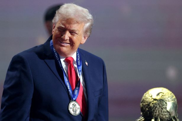 நோபல் பரிசு கிடைக்காவிட்டால் என்ன....டொனால்ட் டிரம்பிற்கு FIFA சமாதான விருது | Fifa Peace Award For Donald Trump நோபல் பரிசு கிடைக்காவிட்டால் என்ன....டொனால்ட் டிரம்பிற்கு FIFA சமாதான விருது | Fifa Peace Award For Donald Trump