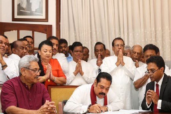ராஜபக்சக்களை திருடர்களாக காண்பிக்க முயற்சி! சாகர காரியவசம் கடும் குற்றச்சாட்டு | Mahinda Basil Sagara