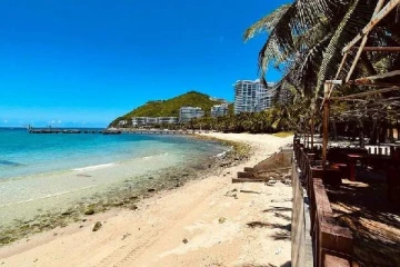 சீனாவால் ஒரு தீவில் சிக்கிக்கொண்ட ஆயிரக்கணக்கான மக்கள்