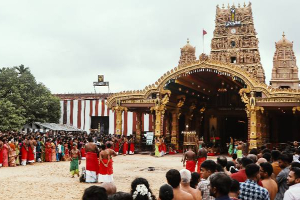 நல்லூர் திருவிழாவில் களமிறக்கப்படும் 600 பொலிஸார்; பக்தர்கள் அவதானம்! | 600 Police Personnel Deployed At Nallur Festival