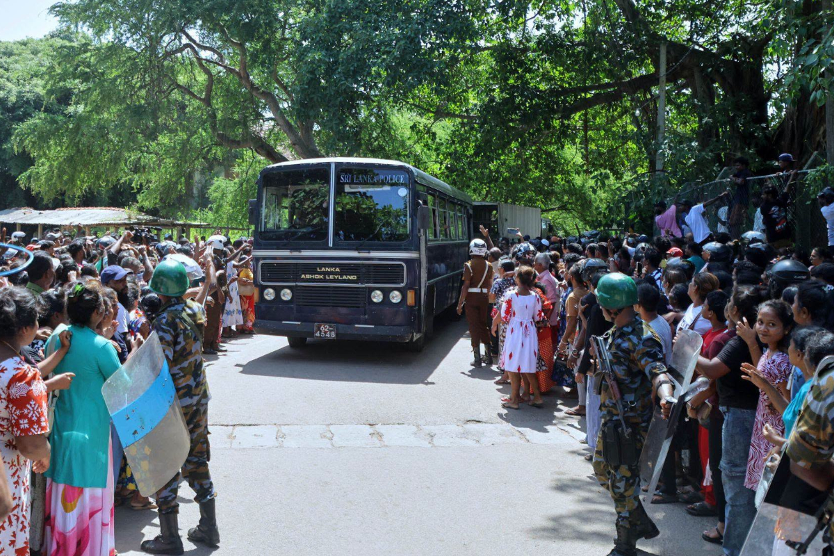 நீர்கொழும்பு சிறைச்சாலை நிலைமை தொடர்பில் வெளியான தகவல் ; பெண் கைதிகள் போராட்டம் | Update On Negombo Prison Situation நீர்கொழும்பு சிறைச்சாலை நிலைமை தொடர்பில் வெளியான தகவல் ; பெண் கைதிகள் போராட்டம் | Update On Negombo Prison Situation