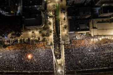 ප්‍රධාන වරායන් දෙකක වැඩ නතර කරයි - (PHOTOS)