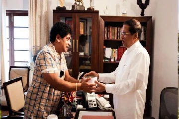 நட்டஈடு செலுத்த பிச்சை எடுத்த பணத்தை ஏற்றுக்கொண்ட மைத்திரி