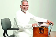 ஆர்மோனிய பெட்டியுடன் இருக்கும் இளையராஜாவை வில்,அம்புடன் பார்த்துள்ளீர்களா?- இதுவரை யாரும் பார்த்திராத அரிய புகைப்படம்