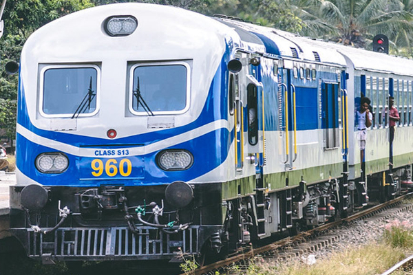 தொடருந்தில் இருந்து தள்ளிவிடப்பட்டு பாதுகாப்பு உத்தியோகத்தர் கொலை - ஐபிசி தமிழ்