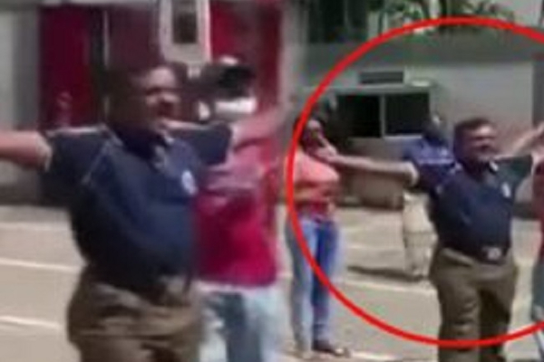 காலில் செருப்புடன் காவல்துறை சீருடையில் போராட்டக்களத்தில் நின்ற நபர் தொடர்பில் தற்போது வெளியாகியுள்ள தகவல்! - ஐபிசி தமிழ்