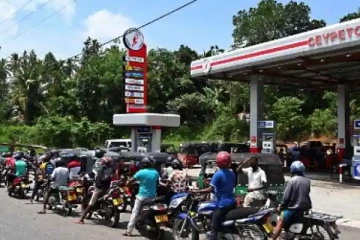 கறுப்பு சந்தையில் கொடி கட்டி பறக்கும்எரிபொருள் விற்பனை - அரசியல்வாதிக்கும் ஏற்பட்ட நிலை