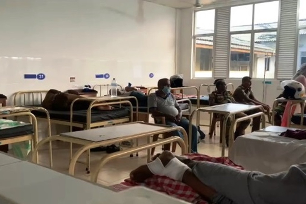 அம்பாறையில் பதற்றம் - காவல்துறை துப்பாக்கிச்சூடு; காவலரண் எரிப்பு! | Sri Lanka Amparai Police Protest