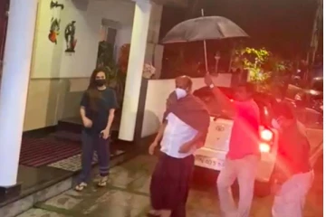 காவேரி  மருத்துவமனையில் இருந்த ரஜினிகாந்த்  சிகிச்சை பெற்று வீடு திரும்பினார்