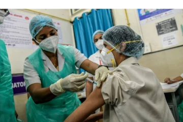 உலகிலே இந்த நாட்டில் தான் கொரோனா தடுப்பூசி விலை அதிகமாம்! எவ்வளவு தெரியுமா? வேதனையில் மக்கள்