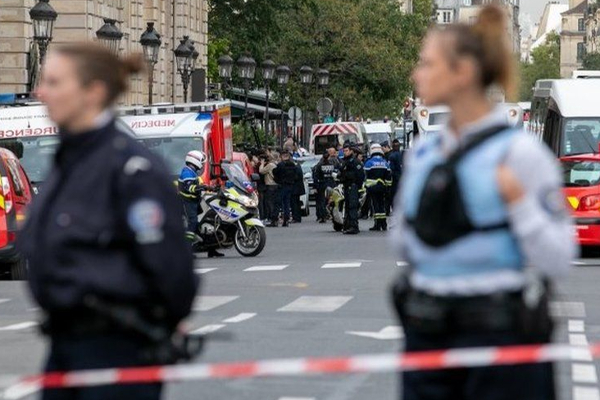 பிரான்ஸில் காதலிக்கு காதலன் செய்த கொடூரம் செயல்! | In France The Boyfriend Did Cruel Act Girlfriend