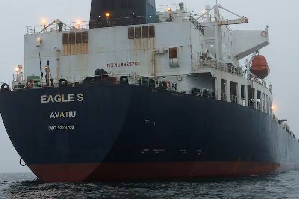 எண்ணெய் கப்பல்களில் ரகசிய உளவாளிகள்... ஐரோப்பாவை வேவு பார்க்கும் ரஷ்யா | Russia Shadow Fleet Spy Asset