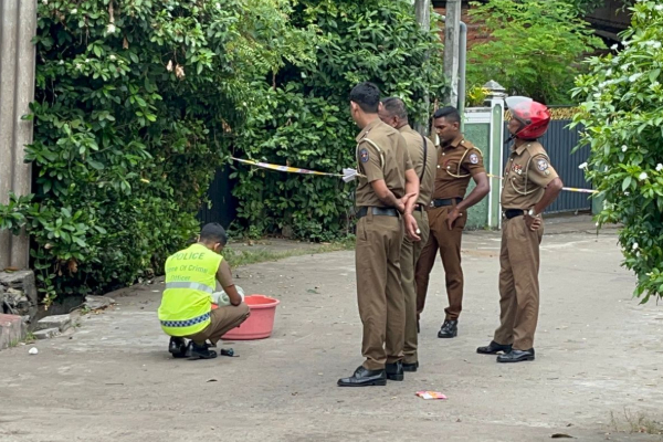 இரத்த வெள்ளத்தில் இறந்து கிடந்த குடும்பஸ்தர் ; மர்ம நபர்களால் அரங்கேற்றப்பட்ட கொடூரம் | Midnight Horror Strikes Man Found In Blood Pool