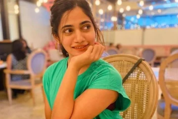 இலங்கை பெண் லாஸ்லியாவா இது? என்ன ஆச்சு... புகைப்படத்தை பார்த்து ஷாக்கான ரசிகர்கள்