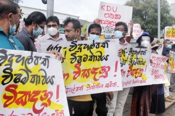 நாடு திறந்தவுடன் பாரிய எதிர்ப்பு ஆர்ப்பாட்டத்திற்கு தயாராகும் ஆசிரியர்கள்