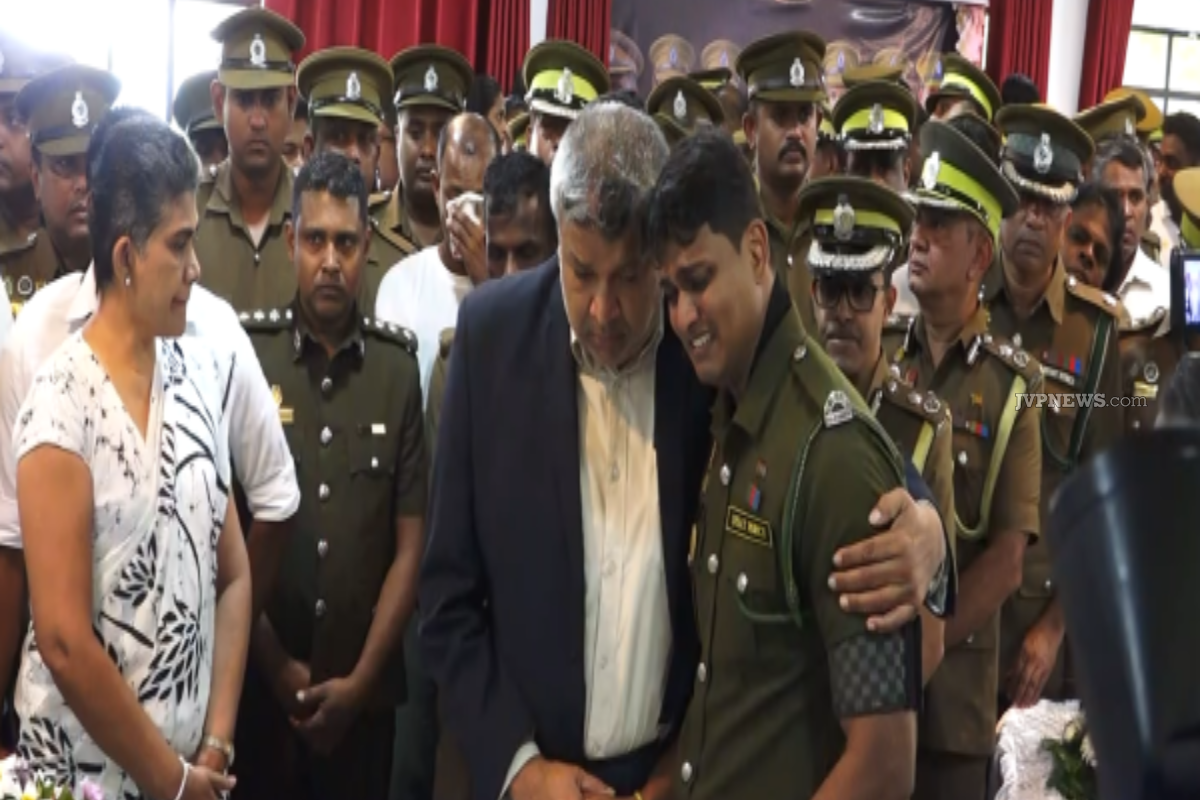 நீதி அமைச்சரிடம் கதறி அழுத பொலிஸ் அதிகாரிகள் ; கண்ணீரில் மூழ்கிய வெலிக்கடை சிறைச்சாலை | Police Officers Cry Before Justice Minister நீதி அமைச்சரிடம் கதறி அழுத பொலிஸ் அதிகாரிகள் ; கண்ணீரில் மூழ்கிய வெலிக்கடை சிறைச்சாலை | Police Officers Cry Before Justice Minister