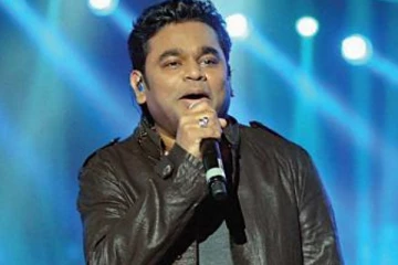 அச்சு அசல் அப்படியே ஏ.ஆர். ரஹ்மான் குரலில் பாடிய இசையமைப்பாளர்.. அசரவைத்த வீடியோ