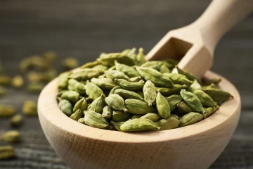 இலங்கையில் தலைசுற்றவைத்த ஏலக்காய் விலை!