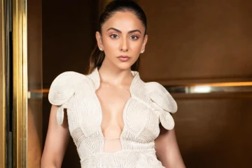 ராகுல் ப்ரீத் சிங்கின் கிளாமர் ஸ்டில்கள்