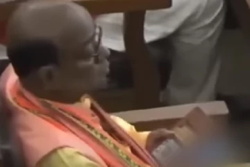 திரிபுரா சட்டசபையில் ஆபாச படம் பார்த்த பாஜக எம்.எல்.ஏ. : வீடியோவால் சர்ச்சை