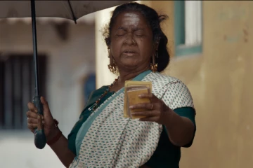 ஆளே அடையாளம் தெரியாமல் மாறிய ராதிகா.. சிவகார்த்திகேயன் தயாரித்த தாய்கிழவி பட டீஸர்