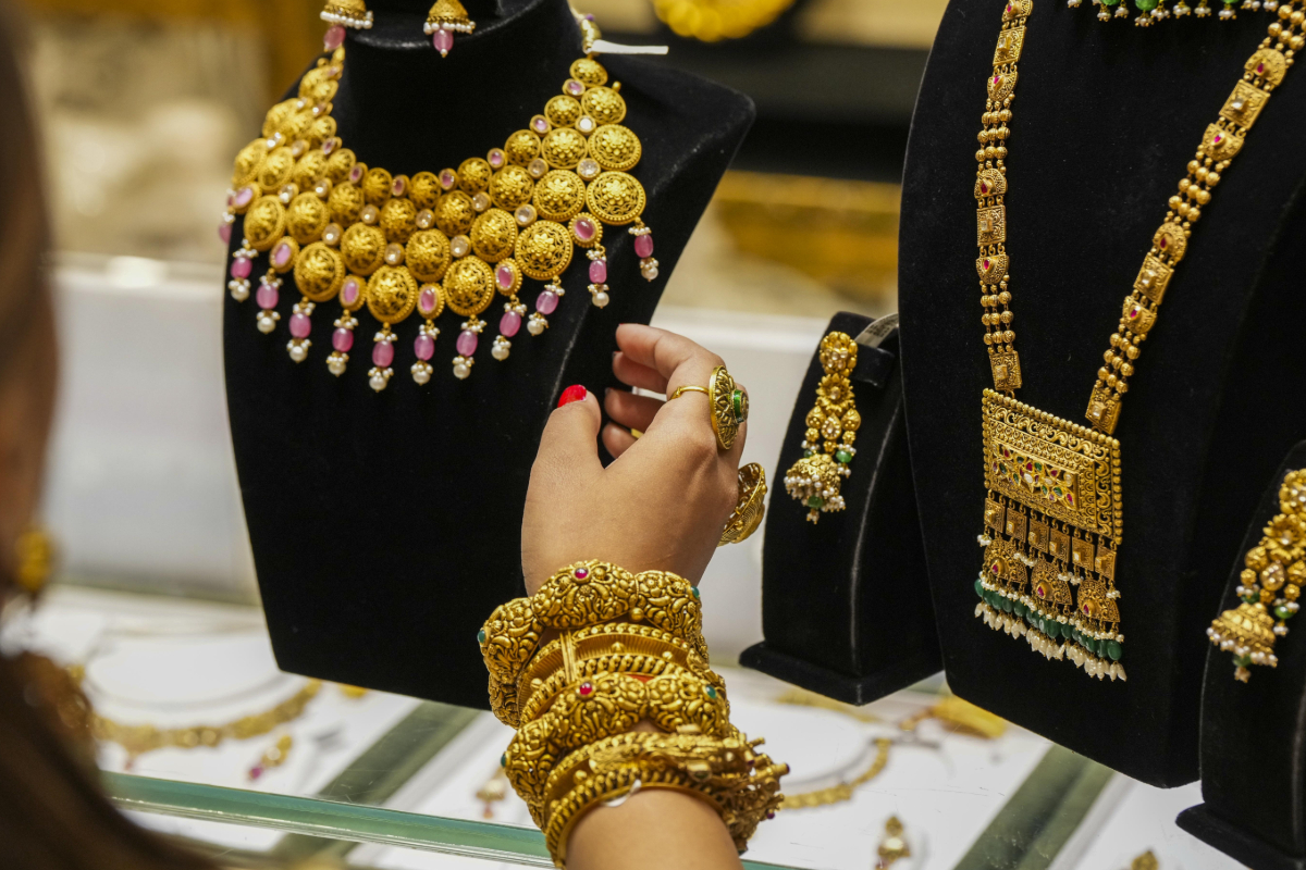 இலங்கையில் தங்க்கம் விலை வீழ்ச்சி | Gold Prices Fall In Sri Lanka