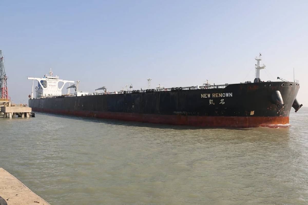 ஓமான் வளைகுடாவில் ஈரானிய கப்பல் மீது அமெரிக்கப் படைகள் தாக்குதல் | Us Forces Attack Iranian Ship In Gulf Of Oman