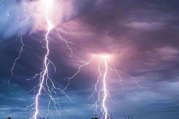 பலத்த மின்னல் தாக்கம் குறித்து விடுக்கப்பட்டுள்ள எச்சரிக்கை | Warning Issued Regarding Severe Lightning Strikes