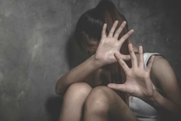 மகனுடன் சேர்ந்து மகளை கூட்டு பாலியல் வன்கொடுமை செய்த தந்தை - பொதுமக்கள் அதிர்ச்சி