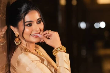 இரண்டு குழந்தைகளின் தாய் இருப்பினும் குறையாத அழகு.. நடிகை சினேகா ஆளே மாறிட்டாரே!