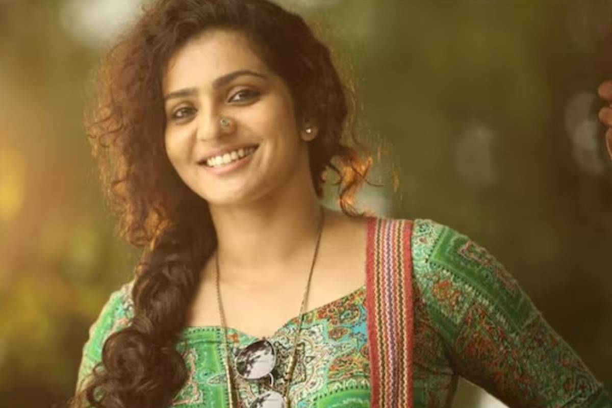 பெண்கள் என்றால் அதற்கு மட்டும் தானா?... பொங்கிஎழுந்த நடிகை பார்வதி | Actress Parvathy Comment About Film Stories