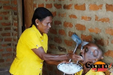 පිළිකා රෝගී පුතා බේරගන්න වෙහෙසෙන වකුගඩු රෝගී අම්මා