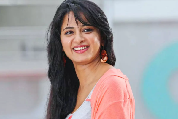 அவர் காதலை சொன்னார், நானும் ஓகே சொல்லிட்டேன் - அனுஷ்கா | Anushka Talk About Her School Love Story