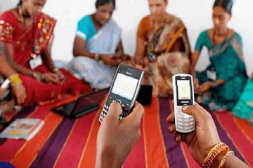 பெண்கள் ஸ்மார்ட்போன் பயன்படுத்த தடை - உத்தரவால் வெடித்த சர்ச்சை