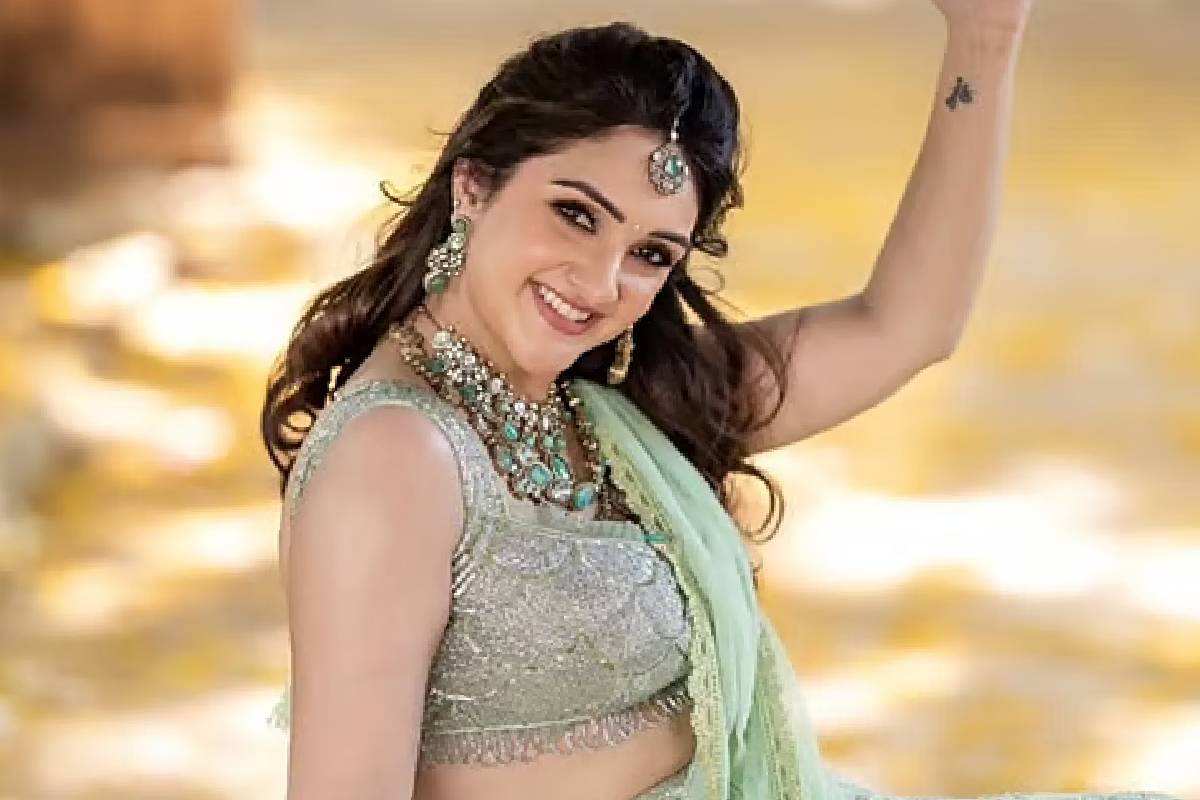 39 வயதிலும் குறையாத எனர்ஜி! தனுஷ்பட பாடலுக்கு குத்தாட்டம் போட்ட ஸ்ரீதேவி விஜயகுமார் ! | Sridevi Vijaykumar Vijay Tv Viral Dance Video