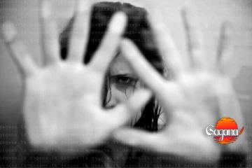 කාමාතුරයෙක් වූ දොස්තර - පෝලිමේ ඉන්න අයව ඇතෑරලා තරුණ කතකට අතවර කරලා අත්අඩංගුවට