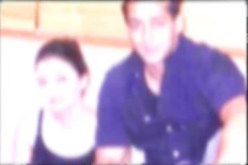 2 வருடம் ரிலேஷன்ஷிப்பை கழட்டிவிட்ட உலக அழகி!! ஷூட்டிங் ஸ்பாட்டுக்கே சென்று அராஜகம் செய்த ஆணழகன்