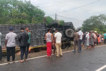 கொழும்புக்கு சென்ற பேருந்து கோர விபத்து ; 14 பேர் மருத்துவமனையில்