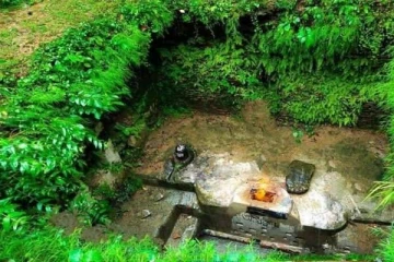 விஞ்ஞானிகளுக்கும் புதிராக உள்ள பங்களாதேஷின் அதிசய சிவன் கோவில்