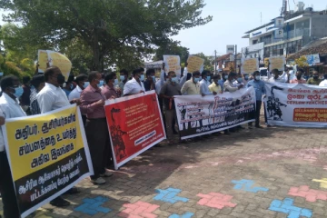 இலங்கை ஆசிரியர் சங்க ஏற்பாட்டில் மட்டக்களப்பில் ஆர்ப்பாட்டம்