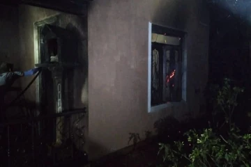 திருகோணமலையில் குடும்பத்தகராறு காரணமாக வீட்டுக்கு தீவைப்பு