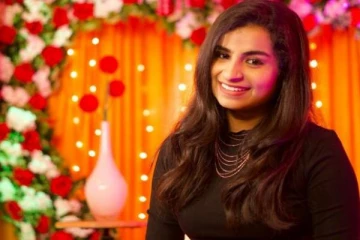 குக் வித் கோமாளி சிவாங்கிக்கு இன்ஸ்டாவில் அடித்த லக்... மகிழ்ச்சியின் உச்சத்தில் கேக் வெட்டி கொண்டாட்டம்!