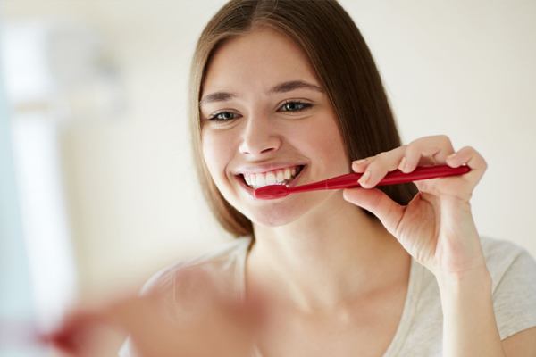 பல் துலக்காமல் தண்ணீர் குடிப்பது ஆரோக்கிய பிரச்சனை ஏற்படுமா? மருத்துவர்களின் கருத்து இதோ | Can We Drink Water Without Brushing Teeth பல் துலக்காமல் தண்ணீர் குடிப்பது ஆரோக்கிய பிரச்சனை ஏற்படுமா? மருத்துவர்களின் கருத்து இதோ | Can We Drink Water Without Brushing Teeth