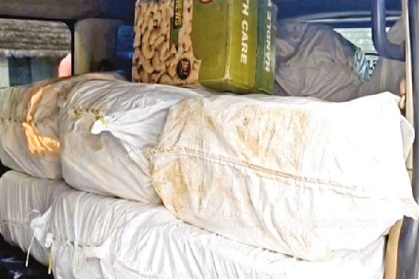 இந்தியாவிலிருந்து இலங்கைக்கு கடத்தபடவிருந்த பல இலட்சம் பெறுமதியான பொருள் பறிமுதல் | High Value Goods Worth Lakhs Seized இந்தியாவிலிருந்து இலங்கைக்கு கடத்தபடவிருந்த பல இலட்சம் பெறுமதியான பொருள் பறிமுதல் | High Value Goods Worth Lakhs Seized