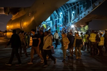 இந்தியர்கள் உட்பட 28 நாடுகளைச் சேர்ந்த 388 பேரை.. சூடானில் இருந்து மீட்ட பிரான்ஸ்