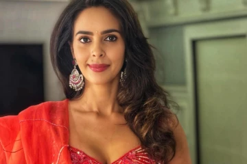 திருமணமாகி ஒரே ஆண்டில் விவாகரத்து!! 48 வயதில் சிங்கிளா இருக்கும் நடிகை மல்லிகா..