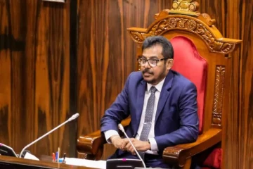 சபாநாயகரின் கலாநிதி பட்டம் தொடர்பில் சமூகத்தில் எழுந்துள்ள சர்ச்சையான விவாதம்