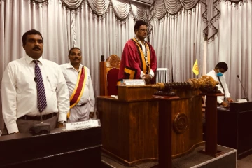 யாழ்.மாநகர சபை வரலாற்றில் முதல் தடவையாக செங்கோலுடன் இடம்பெற்ற அமர்வு!