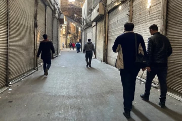 தெஹ்ரான் கிராண்ட் பஜாரில் கடைகள் மூடல் - விலைவாசி உயர்வால் மக்கள் அவதி