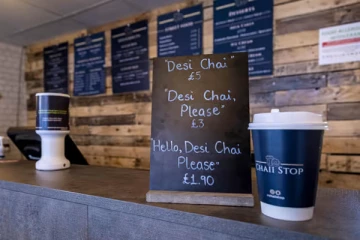 பிரித்தானியாவில் பலரையும் கவர்ந்த தேநீர்க் கடை!